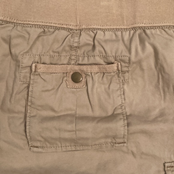 Old Navy Khaki Shorts - Picture 5 of 7